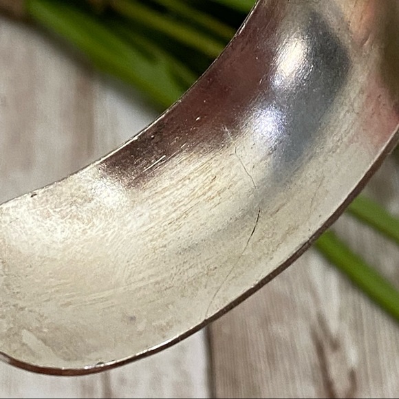 Unsigned Silver-tone Ornate Lotus Flower Peacock 1.25” Open Cuff Bangle Bracelet - Picture 12 of 12